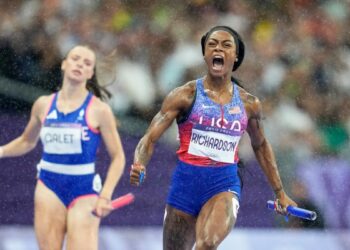 Los estadounidenses se inmolan en el 4×100 y Sha’Carri evita otro KO