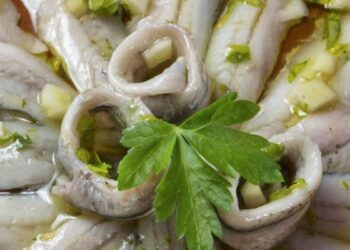 Alerta urgente: cuidado con el anisakis si consumes pescado este verano