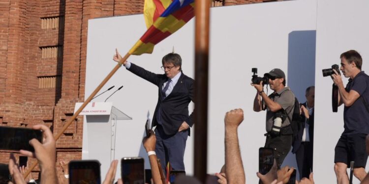 Vox denuncia al conseller de Interior y al jefe del dispositivo de Mossos por no detener a Puigdemont