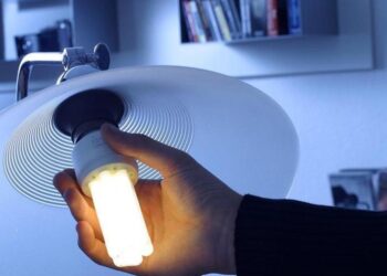 Nueva subida en el precio de la luz: estas son las horas más baratas hoy, viernes 16 de agosto