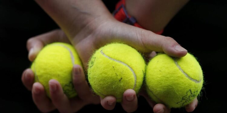 ¿Quiénes son los recogepelotas en el tenis? Pueden llegar a cobrar hasta 1.500 euros por torneo