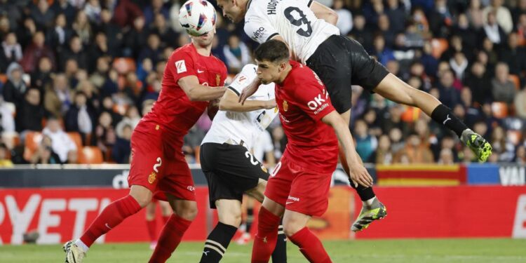 El Mallorca exhibe solidez defensiva en Mestalla antes de la final de la Copa