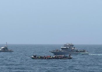 El naufragio de una barca con unos 200 migrantes frente a Senegal deja ya 9 muertos