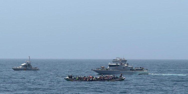 El naufragio de una barca con unos 200 migrantes frente a Senegal deja ya 9 muertos