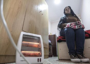 Sobrevivir a base de mantas: dos de cada 10 hogares en España no puede mantener la temperatura adecuada en invierno