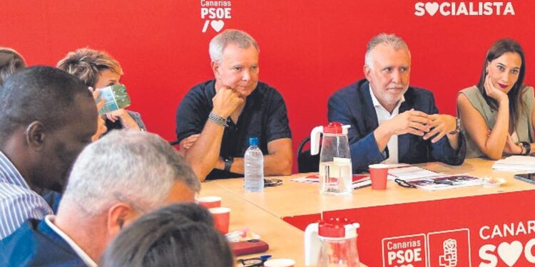 Torres censura que el acuerdo entre CC y PP en Canarias relega a los niños ‘a una esquina’