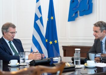 Feijóo exige en Grecia una alianza contra la inmigración irregular y acusa a Sánchez de aumentar las entradas ilegales