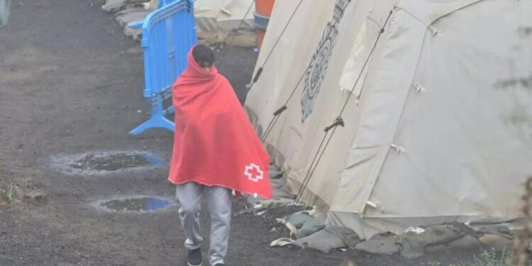 Las mafias de la inmigración prueban nuevas rutas a Canarias ante el blindaje del Mediterráneo