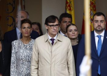 Illa defiende la financiación singular en los festejos del 12-O rodeado de presidentes autonómicos del PP