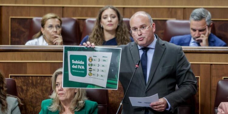 El error del PP con la ley que libera a etarras provoca la primera gran crisis de Feijóo con dudas sobre sus equipos