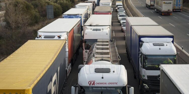 ¿Qué se sabe de la huelga de transportes para adelantar la jubilación?: Los sindicatos se volverán a reunir este jueves