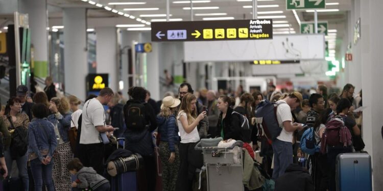 Caos en el aeropuerto de Palma por las tormentas con retrasos de hasta siete horas
