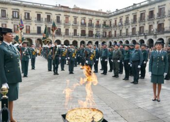 La Guardia Civil vuelve a celebrar actos en la calle en Euskadi con un desfile en el centro de Vitoria-Gasteiz