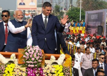 Así ha sido el impresionante y colorido recibimiento a Pedro Sánchez en la India en su primera visita oficial