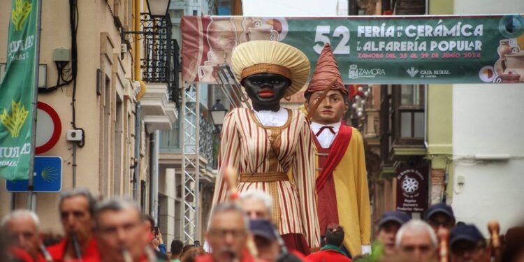 Del queso a los gigantes: Zamora, tomada por un centenar de figuras de tres metros