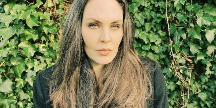 Hayley Campbell: “Puedes pensar que la muerte no te va a afectar, que puedes mantenerte a distancia, pero es imposible”