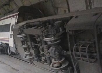 Adif hizo descarrilar el tren a la deriva de Atocha para evitar que chocara de frente con un convoy de viajeros