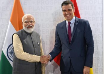 Sánchez viaja a India con el reto de llevarse un contrato millonario para Navantia