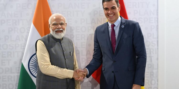 Sánchez viaja a India con el reto de llevarse un contrato millonario para Navantia