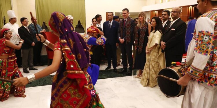 El Gobierno indio se interesa por la compra de otros cien aviones militares a Airbus durante la visita de Sánchez