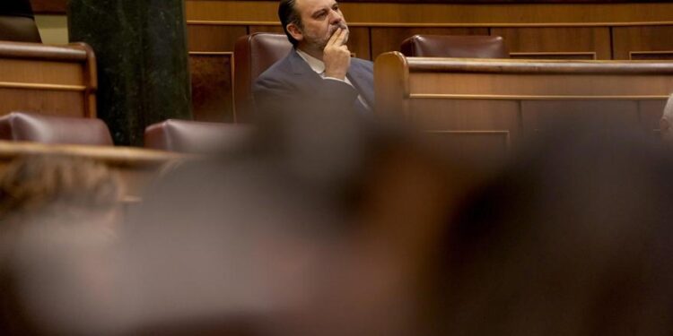 Ferraz minimiza la amenaza de Ábalos en el Congreso y confía en que seguirá ‘alineado con el Gobierno’