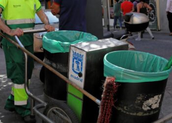 Más Madrid denuncia que el Ayuntamiento invierte hasta 3,5 veces menos en limpieza en los distritos del sur