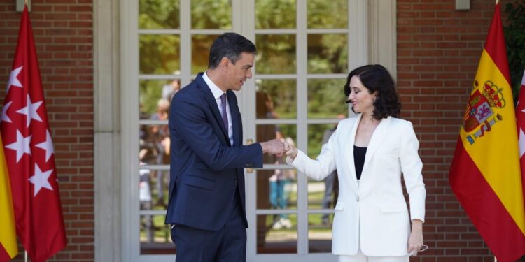 El Gobierno va al choque con Ayuso para cohesionar a sus socios en medio de la tormenta judicial