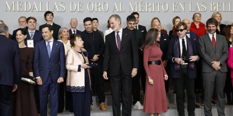 Los Reyes entregan en Sevilla las Medallas de Oro en Bellas Artes con recuerdos a las víctimas de la DANA