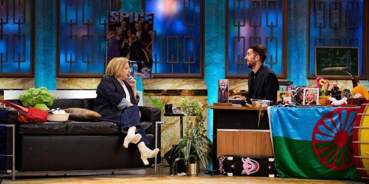 El fútbol lidera la noche de audiencias, pero ‘El Hormiguero’ continúa imponiéndose a ‘La Revuelta’ en el arranque semanal