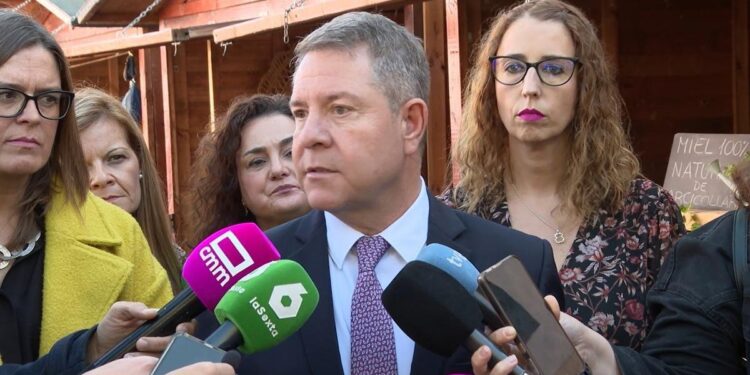 Page subraya la ‘enorme valía’ de Juan Lobato y dice que se ‘quema capital político a destajo’