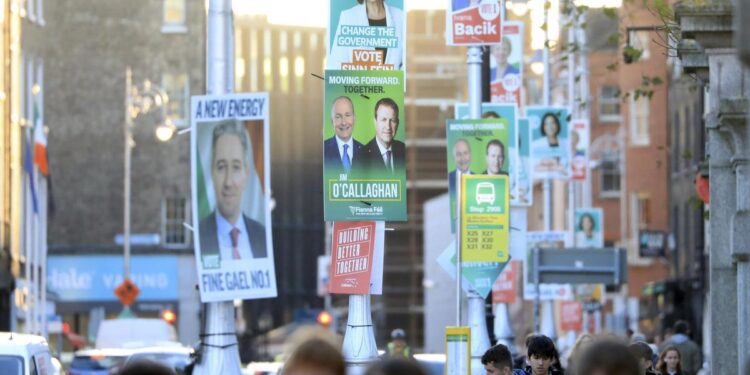 Irlanda acude a las urnas en plena crisis de la vivienda y con los discursos contra los inmigrantes en auge