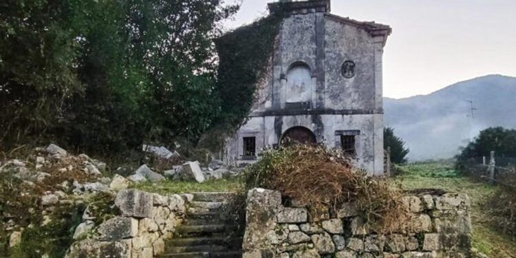 Una ermita del Camino de Santiago busca mecenas para salvarse del derrumbe: ‘Necesitamos 30.000 euros’