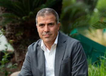 ‘El mundo interior’, de Francesc Serés: la memoria refugiada en casa de alguien