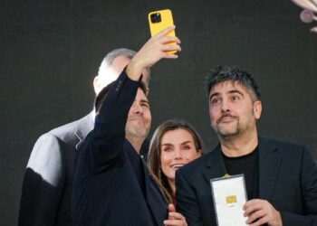 Estopa, sobre su ‘selfie’ con los reyes Felipe y Letizia con el que han saltado el protocolo: ‘Es justo lo que parece’