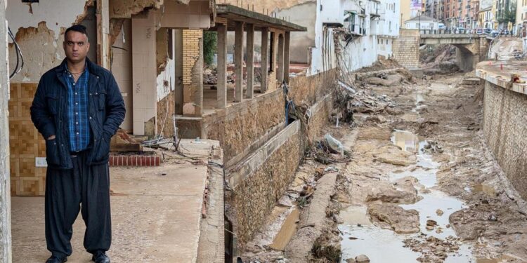 Regreso a las casas arrancadas por la riada en Chiva: ‘Hemos perdido todo, pero estamos vivos’