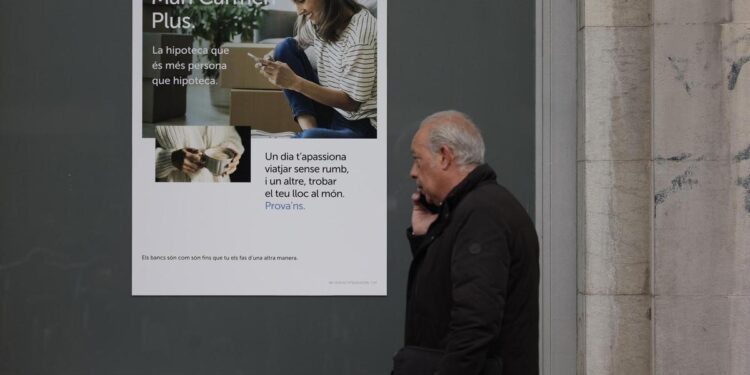 Habilitado un nuevo teléfono gratuito para personas mayores que necesiten asistencia por la DANA