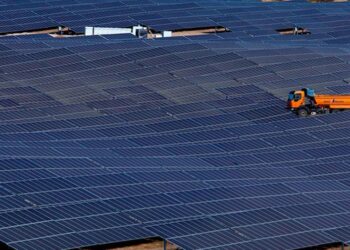 La industria alerta de la ‘paradoja verde’ de España: “La carrera de las renovables no tiene sentido si no hay nadie que consuma esa electricidad”