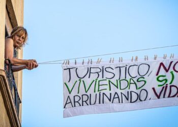 Málaga, Valencia, Sevilla y al menos otras ocho ciudades tienen más plazas en viviendas turísticas que en hoteles