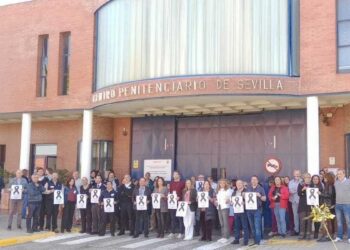 Homenajean a los vigilantes que contuvieron el pánico en la cárcel valenciana de Picassent cuando la aisló la DANA