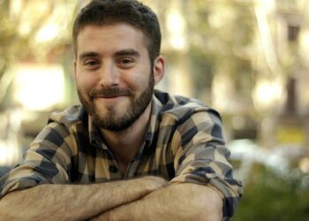 ‘Un dios con el estómago vacío’, de Matías Candeira: la imposibilidad de huir del terror que nos acecha