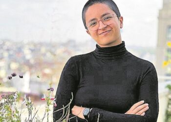 Fernanda Fernández, redactora y productora del programa ‘A vivir que son dos días’: ‘Es hermoso que la voz de un escritor te remueva mientras cortas zanahorias’