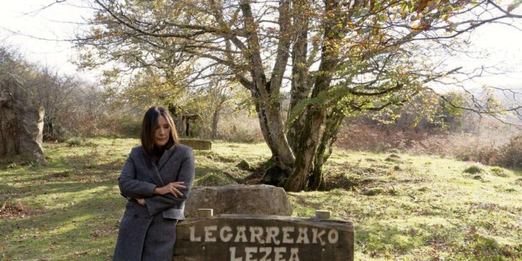 El atroz crimen real de una mujer y sus seis hijos en 1936 inspira la nueva novela de Dolores Redondo