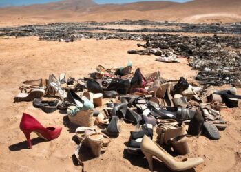 Greenpeace le sigue la pista a 23 prendas llevadas a un contenedor de ropa y esto es lo que ocurre