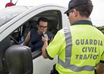 El Congreso pide al Gobierno que baje la tasa máxima de alcohol al volante al 0,2 con el ‘no’ de Vox y la abstención del PP