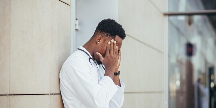 Los psicólogos y los psiquiatras también lloran: las segundas víctimas tras el suicidio de un paciente