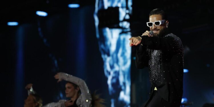 Maluma pide un minuto de silencio por Valencia en Madrid antes de anunciar su próxima gira europea
