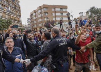 La Seguridad del Estado investiga a ultras y negacionistas como promotores de los ataques contra Sánchez y los Reyes