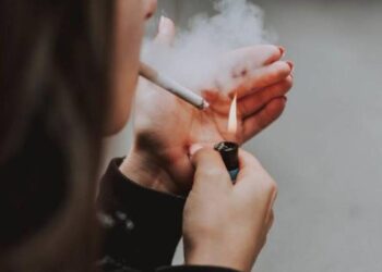 La guerra sucia contra defensores de la salud pública: así son las tácticas de las industrias del alcohol, el tabaco y los ultraprocesados