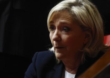 La Fiscalía pide inhabilitar a Marine Le Pen, lo que podría impedirle disputar el Elíseo