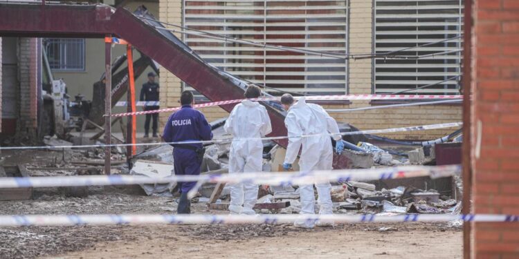 Miedo en la zona cero tras el derrumbe de Massanassa: ‘Muchas familias no han llevado a sus hijos al colegio’